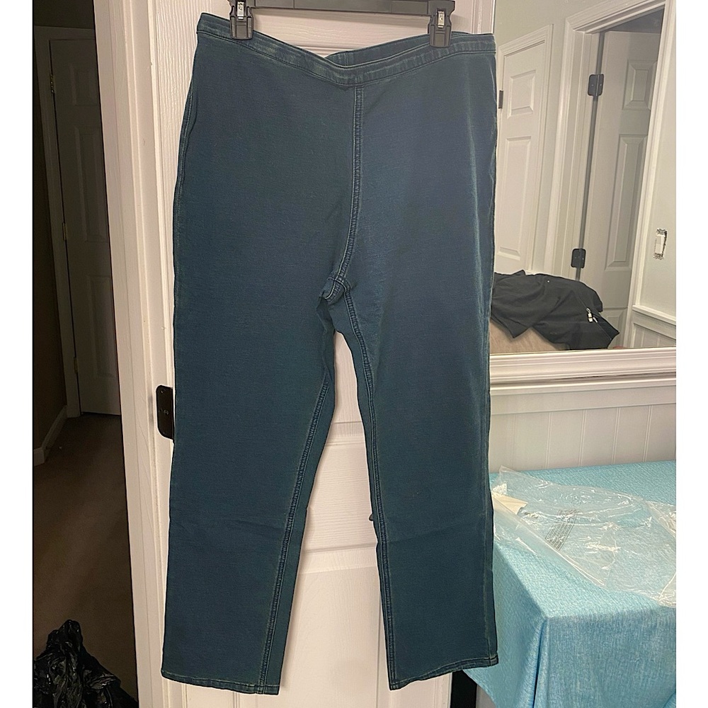Susan Graver jeans. IN ORIGINAL PACKAGE. 41” long from waist. Size L